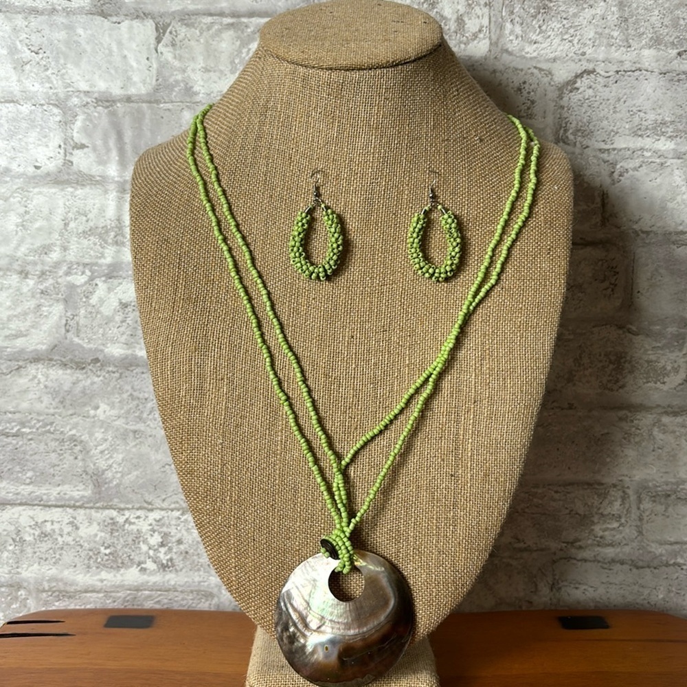 Vintage Native American Shell Pendant Jewelry